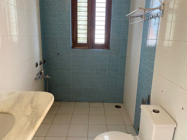 Bathroom, sector 21a 5 Bedroom 500 Sq.Yd. Villa In Sector 21a Faridabad 9577658