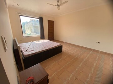 Room in 5 BHK Villa at Sector 21a – for Rent