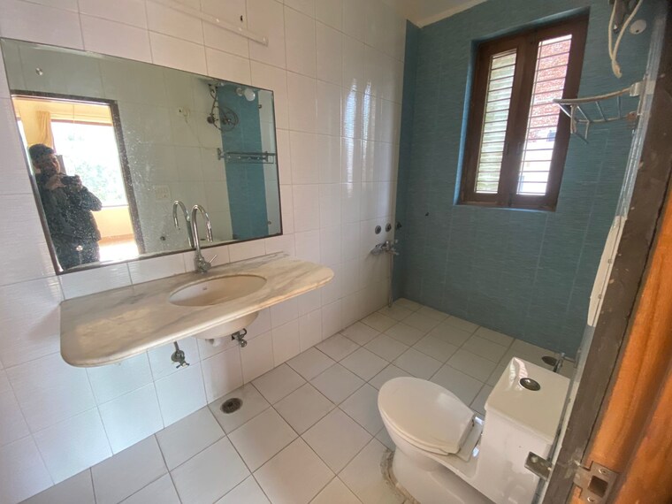 Bathroom, sector 21a 5 Bedroom 500 Sq.Yd. Villa In Sector 21a Faridabad 9577658