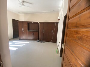 Room in 5 BHK Villa at Sector 21a – for Rent