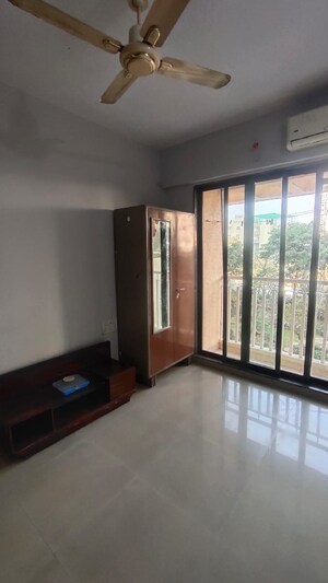 2 BHK Apartment For Rent in Kalpataru Immensa B, Kolshet Road