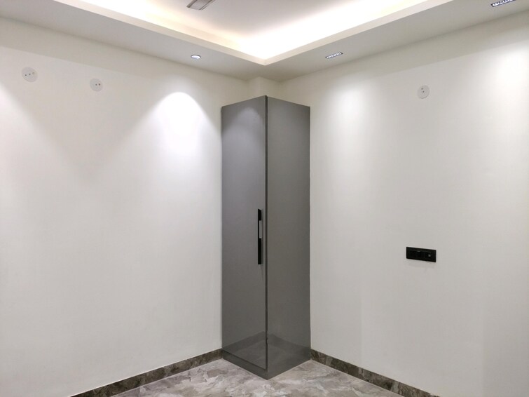 Room, sector 10 dwarka 3 Bedroom 1500 Sq.Ft. Apartment In Sector 10 Dwarka Delhi 9577681