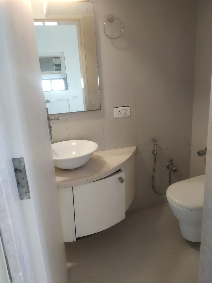 Bathroom, hiranandani-gardens 4 Bedroom 2625 Sq.Ft. Apartment In Powai Mumbai 9577684