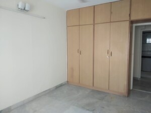Room in 4 BHK Apartment at Hiranandani Gardens, Powai – for Rent