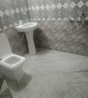 Attached Bathroom in 1 BHK Villa at Aliganj – for Rent