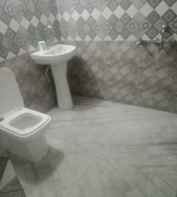 Attached Bathroom in 1 BHK Villa at Aliganj – for Rent