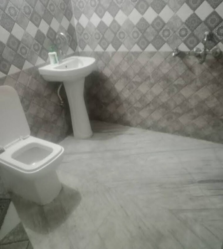 Attached Bathroom, aliganj 1 Bedroom 520 Sq.Ft. Villa In Aliganj Lucknow 9577706