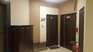 Room in 2 BHK Apartment at Kalpataru Immensa, Kolshet Road – for Rent