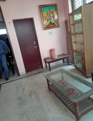 Bedroom in 2 BHK Independent House at Aliganj – for Rent