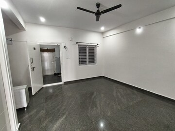 Room in 1 BHK Builder Floor at Yemalur – for Rent