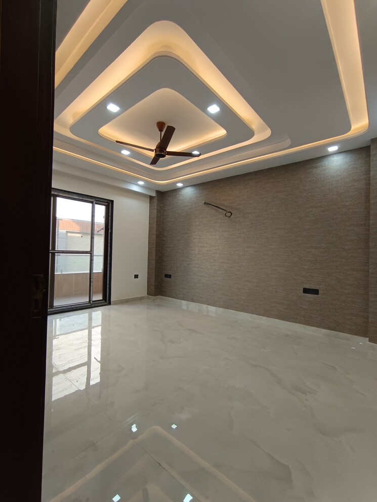 Room, puri-aman-vilas 4 Bedroom 342 Sq.Yd. Builder Floor In Sector 89 Faridabad 9577766