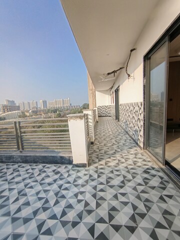 Building Lobby in 4 BHK Builder Floor at TDI The Retreat, Sector 89 – for Sale