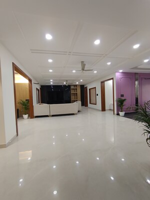 Room in 4 BHK Builder Floor at TDI The Retreat, Sector 89 – for Sale