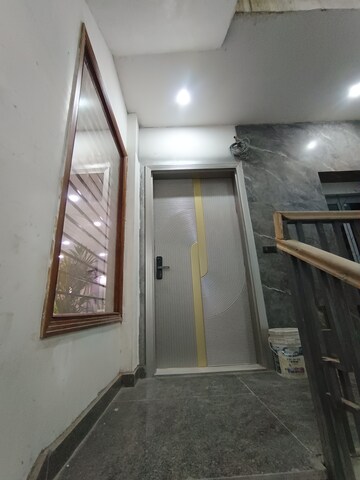 Building Lobby in 4 BHK Builder Floor at TDI The Retreat, Sector 89 – for Sale