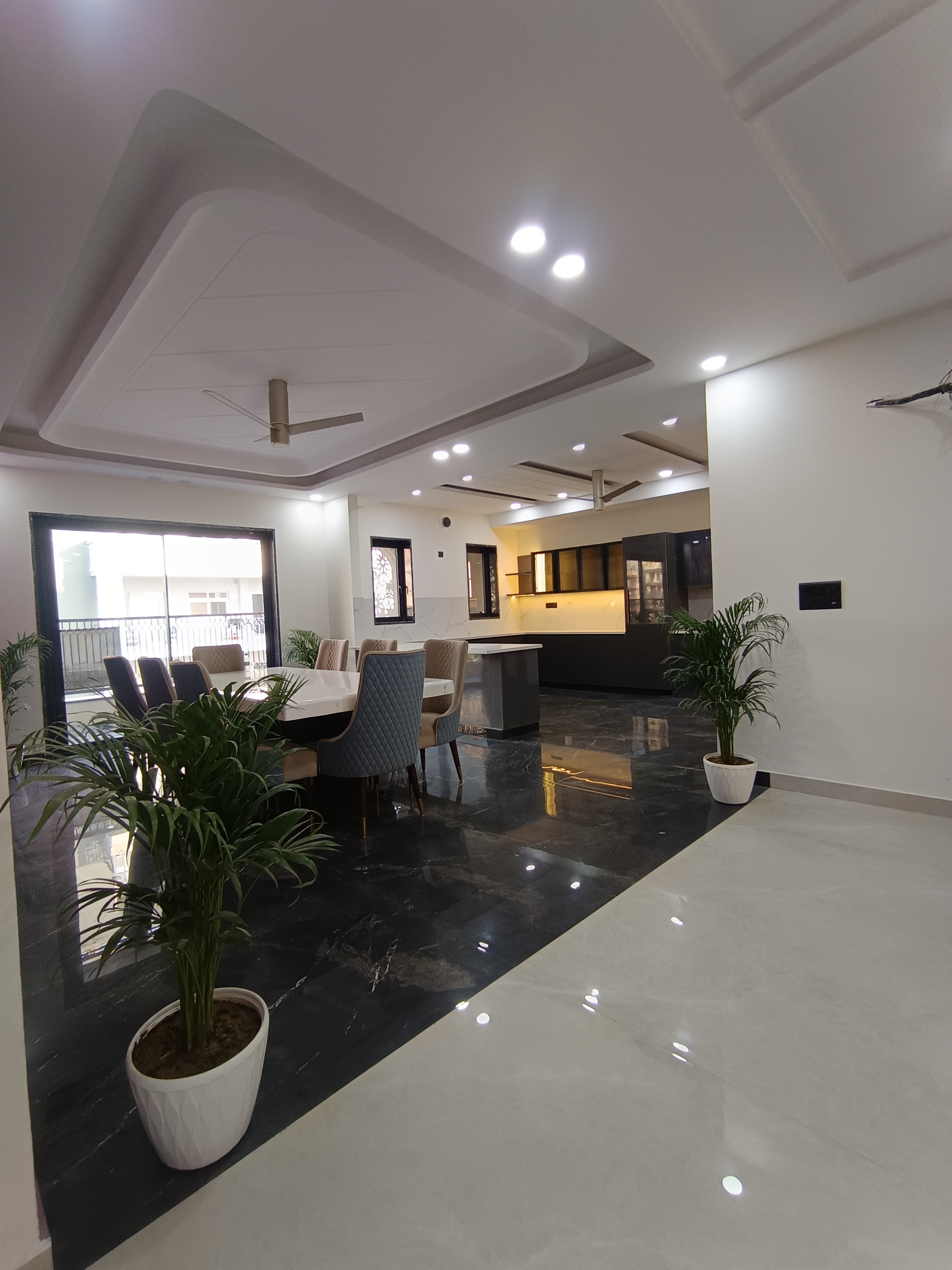 4 BHK + Servant Room 500 Sq.Yd. Builder Floor in TDI The Retreat