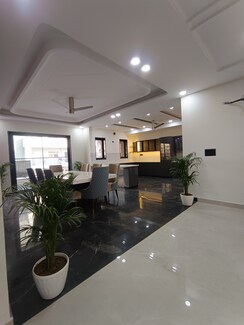 4 BHK + Servant Room Builder Floor For Sale in TDI The Retreat