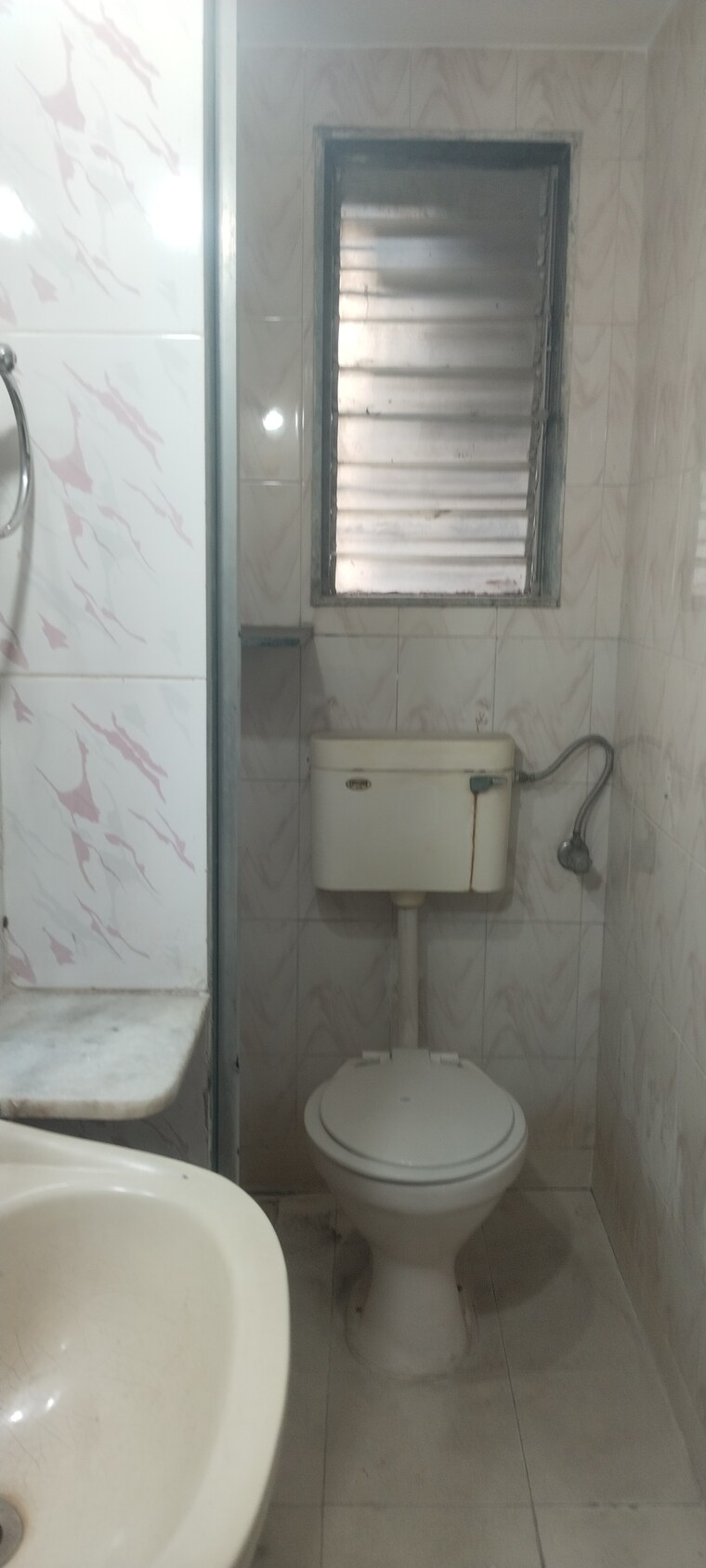 Bathroom, mulund west 3 Bedroom 800 Sq.Ft. Apartment In Mulund West Mumbai 9577813