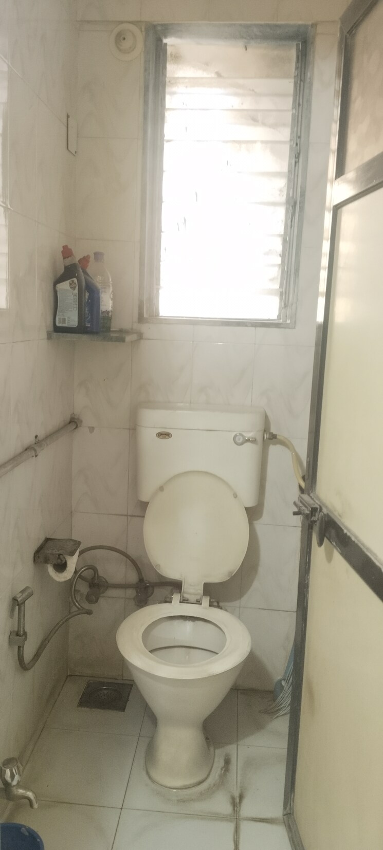 Bathroom, mulund west 3 Bedroom 800 Sq.Ft. Apartment In Mulund West Mumbai 9577813