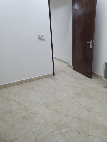 Furnished Amenities in 3 BHK Builder Floor at Vasundhara Sector 3 – for Rent