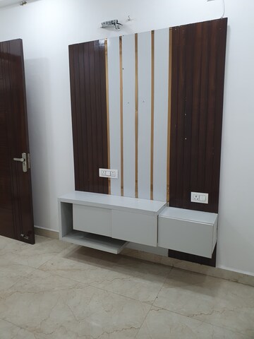 Furnished Amenities in 3 BHK Builder Floor at Vasundhara Sector 3 – for Rent