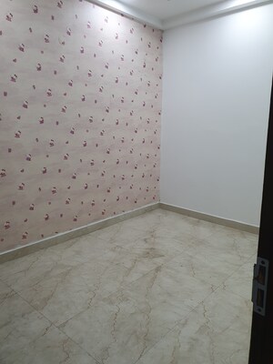 Room in 3 BHK Builder Floor at Vasundhara Sector 3 – for Rent