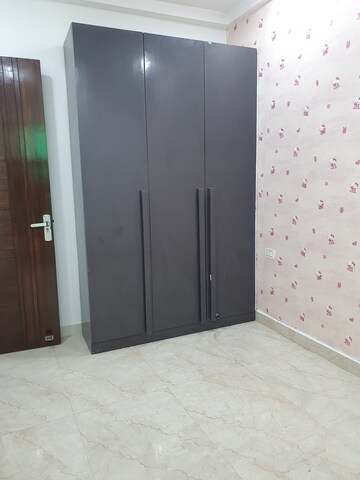 Furnished Amenities in 3 BHK Builder Floor at Vasundhara Sector 3 – for Rent