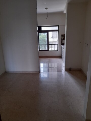 Room in 3 BHK Apartment at Bandra West – for Rent