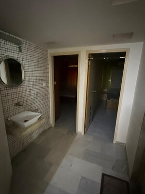 Bathroom in 3 BHK Apartment at Jodhpur – for Rent
