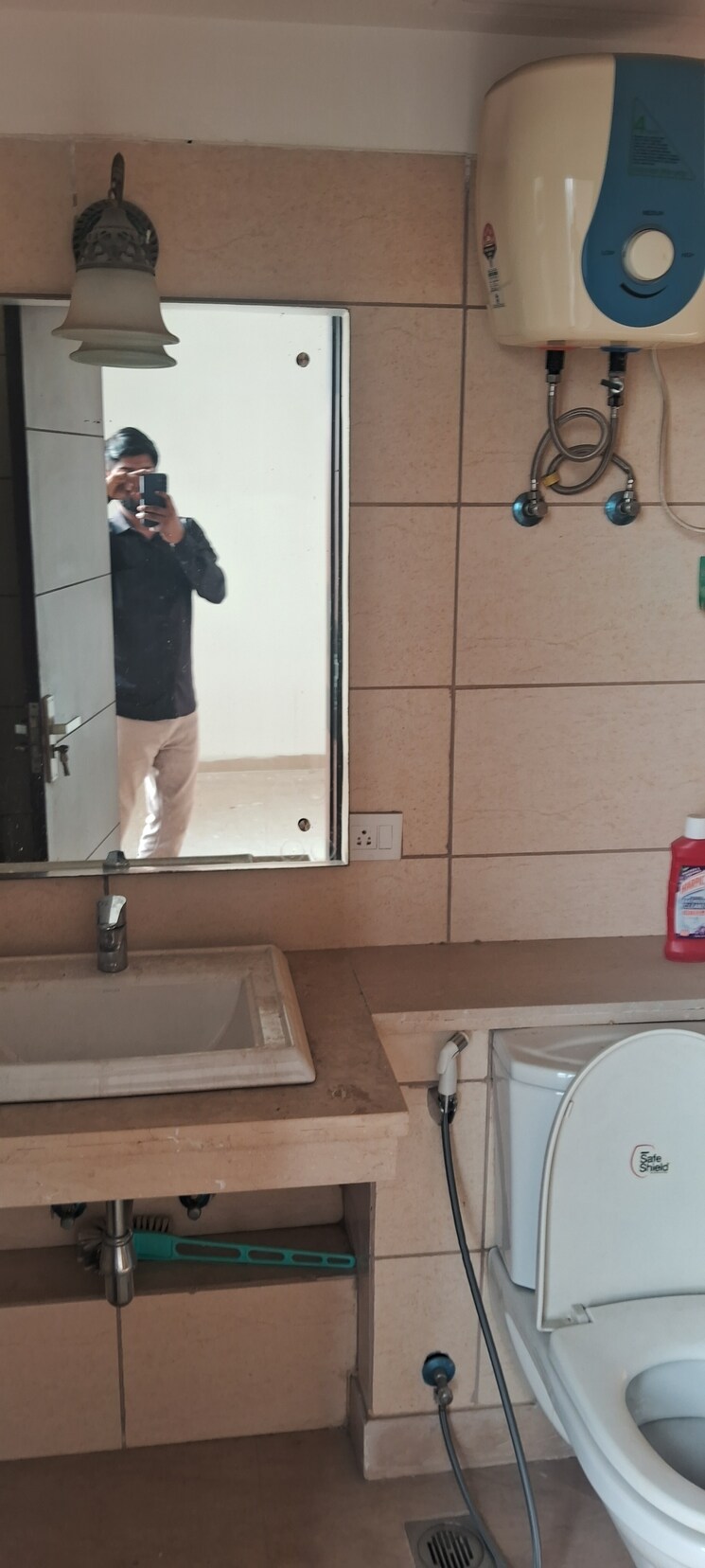 Bathroom, shapoorji-pallonji-joyville-phase-2 2 Bedroom 915 Sq.Ft. Apartment In Sector 102 Gurgaon 9577957