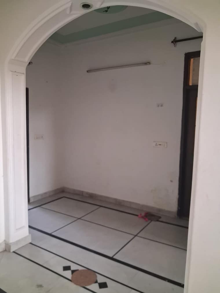 Room, sector 29 2 Bedroom 210 Sq.Yd. Builder Floor In Sector 29 Faridabad 9577927