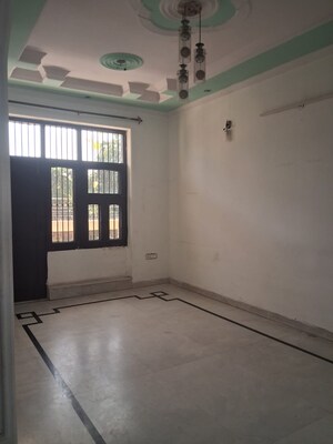 Room in 2 BHK Builder Floor at Sector 29 – for Rent