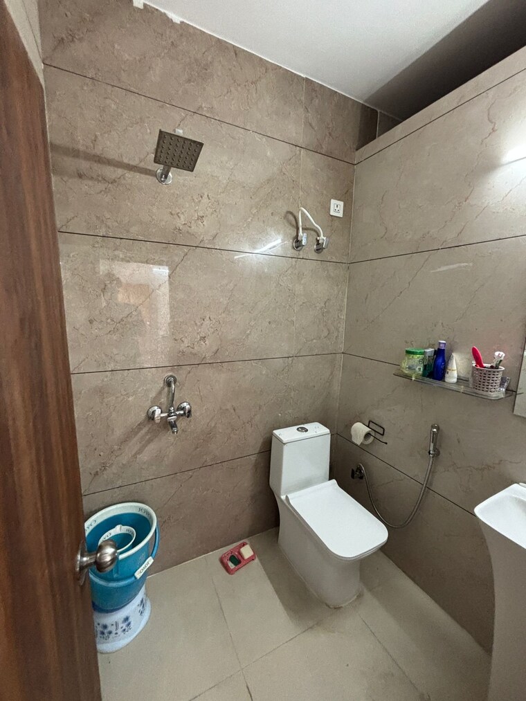 Bathroom, sector 29 2 Bedroom 210 Sq.Yd. Builder Floor In Sector 29 Faridabad 9577927