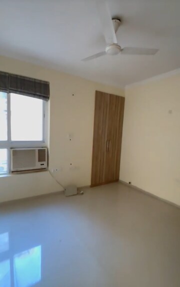 Room in 4 BHK Apartment at Tulip Violet, Sector 69 – for Rent