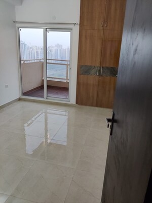 Room in 3.5 BHK Apartment at ABA Ivy County, Sector 75 – for Rent