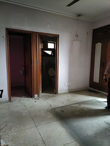 2 BHK Flat for Sale in Vasundhara Enclave, Delhi
