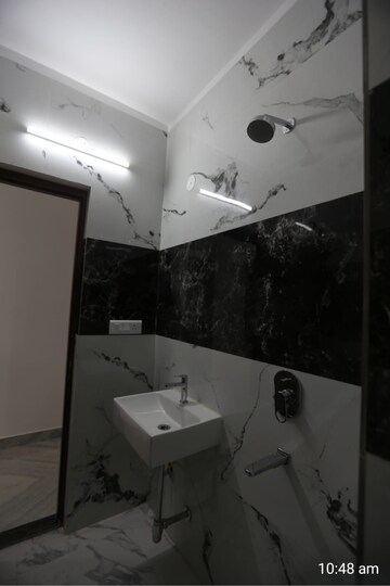 Master Bedroom in 1 BHK Builder Floor at DLF The Grove, Sector 54 – for Rent