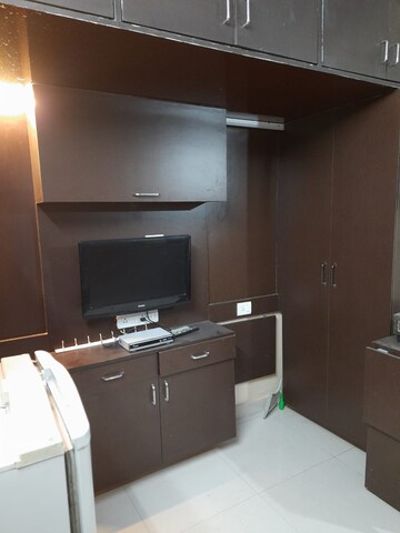 Furnished Amenities in 1 BHK Apartment at Anchorage Apartment, Lulla Nagar – for Rent