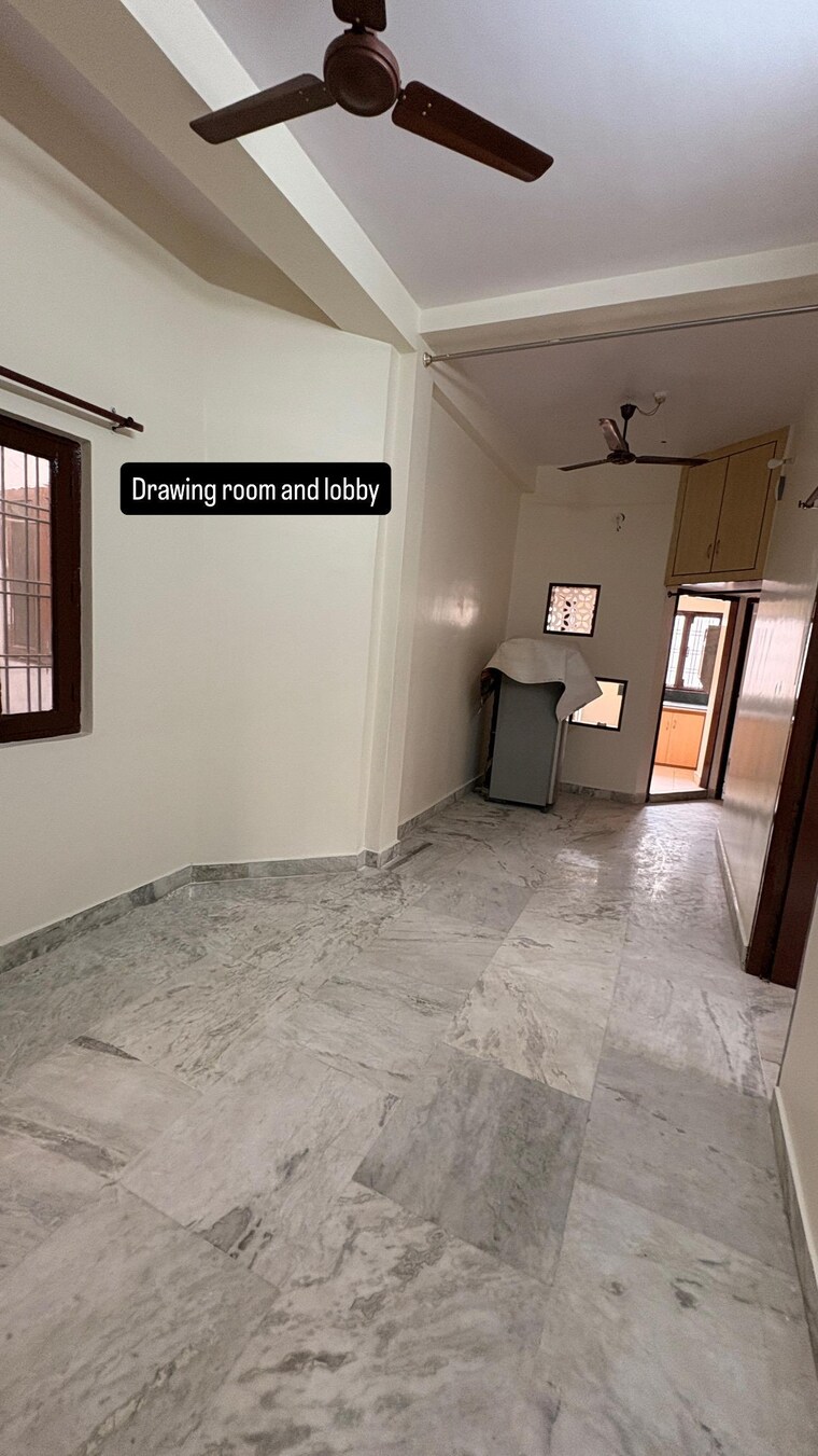 Room, indraprastha-anand 2.5 Bedroom 1000 Sq.Ft. Apartment In Indira Nagar Lucknow 9577988