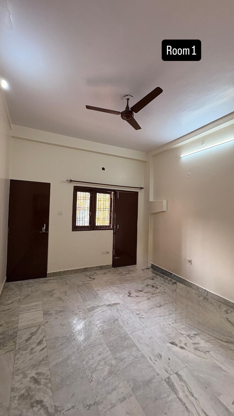 Room, indraprastha-anand 2.5 Bedroom 1000 Sq.Ft. Apartment In Indira Nagar Lucknow 9577988