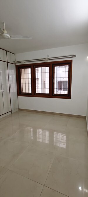 Room in 2 BHK Apartment at Suryamukhi Garden Apartment, Vittal Mallya Road – for Rent