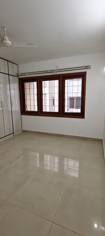 Room in 2 BHK Apartment at Suryamukhi Garden Apartment, Vittal Mallya Road – for Rent