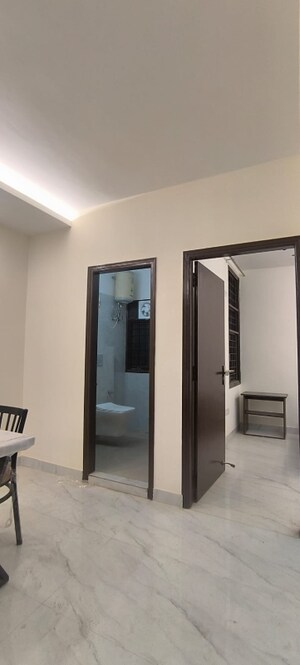 Building Lobby in 1 BHK Builder Floor at Ansal Royale Casa, Sector 55 – for Rent