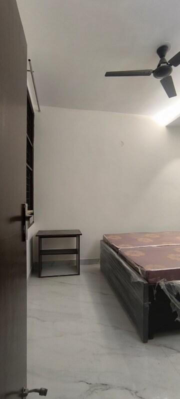 Furnished Amenities in 1 BHK Builder Floor at Ansal Royale Casa, Sector 55 – for Rent