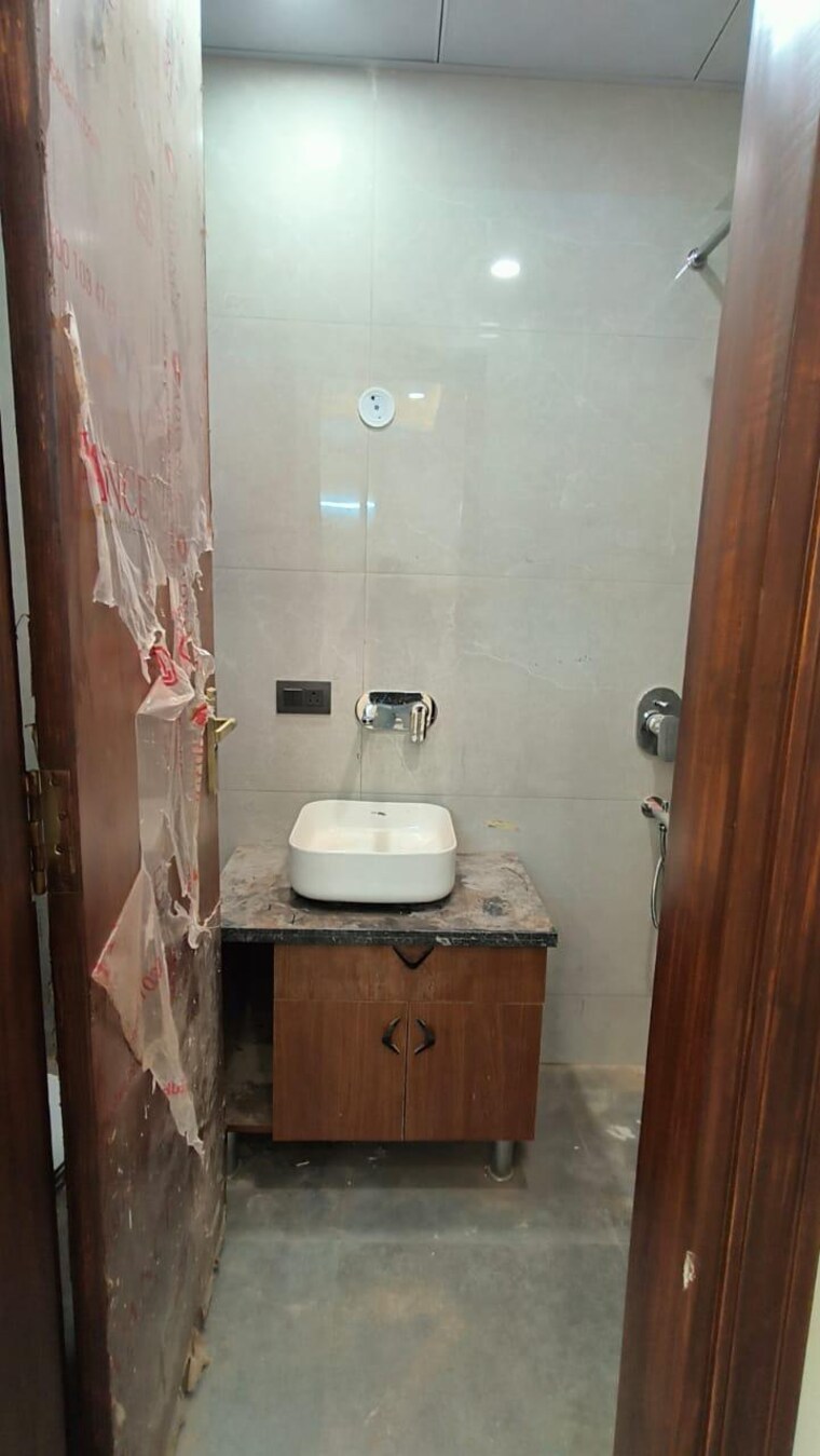 Bathroom, sector 27 Pg For Boys & Girls In Sector 27 9578044