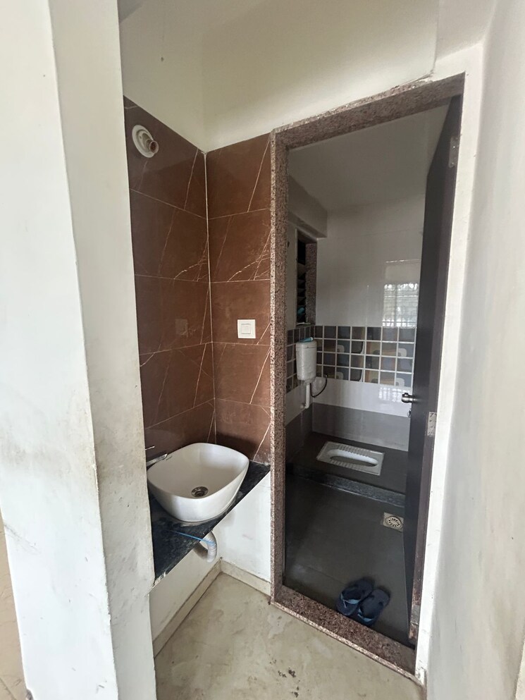 Bathroom, indira nagar 4 Bedroom 2200 Sq.Ft. Apartment In Indira Nagar Nashik 9578059