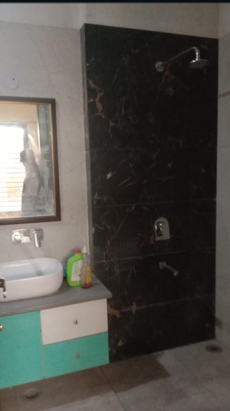 Bathroom, patel nagar 3 2 Bedroom 1400 Sq.Ft. Builder Floor In Patel Nagar 3 Ghaziabad 9578083