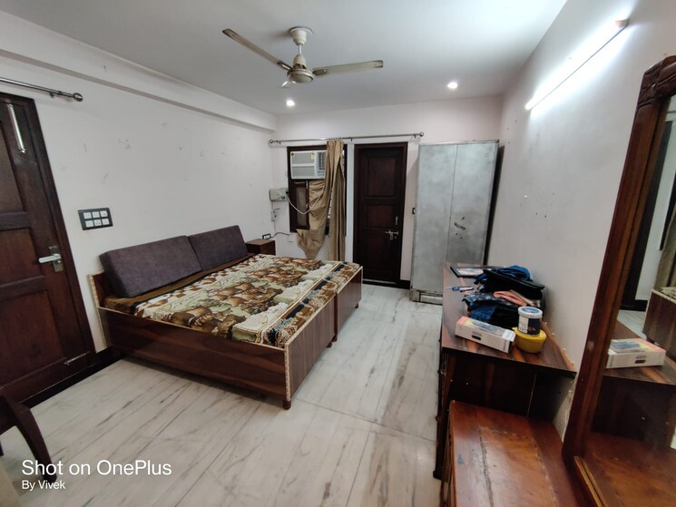 Bedroom, sector 29 3 Bedroom 300 Sq.Yd. Builder Floor In Sector 29 Faridabad 9578086