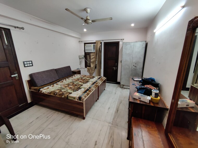 Bedroom, sector 29 3 Bedroom 300 Sq.Yd. Builder Floor In Sector 29 Faridabad 9578086