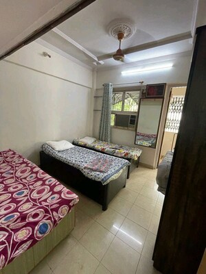 Bedroom in 2 BHK Apartment at Vile Parle West – for Rent
