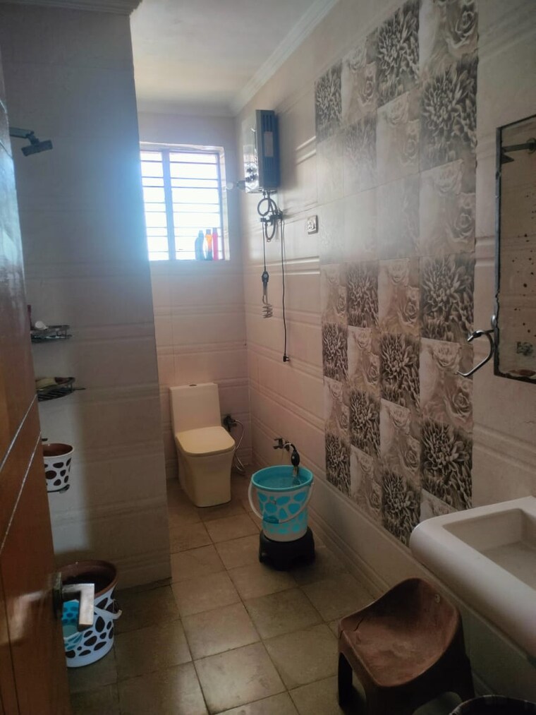 Bathroom, sector 29 1 Bedroom 100 Sq.Yd. Builder Floor In Sector 29 Faridabad 9578105